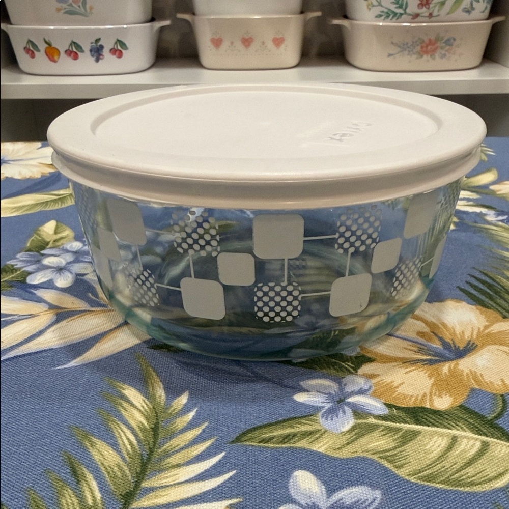 Pyrex Clear and White Patterned Bowl with Lid